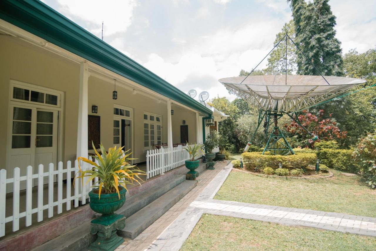 Man Mountain Villa Matale Exterior photo