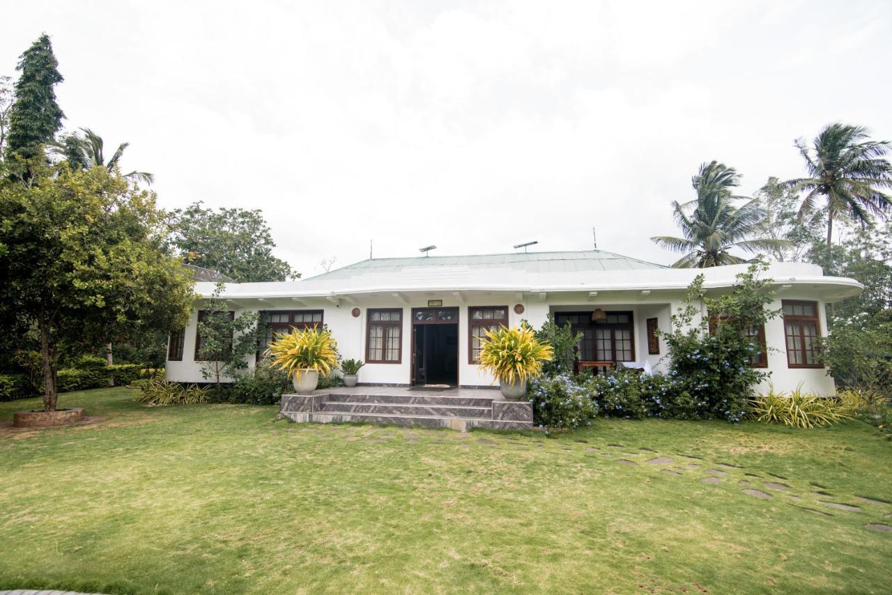 Man Mountain Villa Matale Exterior photo